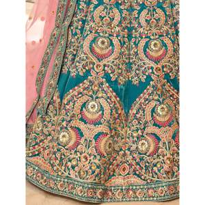 Lehenga Choli en velours bleu précieux brodé, grande taille, pour mariage - Product Image 2