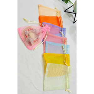 Bolsas de Regalo de Organza Multicolor con Shubh Labh Hecho a Mano - Bolsas Étnicas para Regalos de Boda al por Mayor - Juego de Bolsas de 8 Colores - Product Image 6