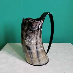 Mug à bière en corne de bœuf Viking sculpté à la main, grand format, poli, corne naturelle, à prix avantageux - Product Image 1