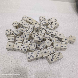 Nouvelles dés en os de buffle de conception originale, dés cubiques en os de buffle faits à la main de haute qualité, dés de jeu avec design et taille personnalisables - Product Image 4