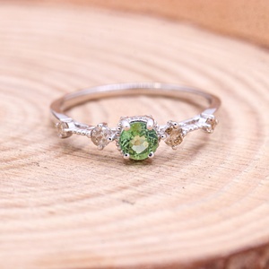 Anillo de Compromiso de Plata de Ley 925 con Zafiro Verde Redondo Natural |   Joyería Fina Hecha a Mano con Detalles de Diamantes, Regalo para Mujer - Product Image 2