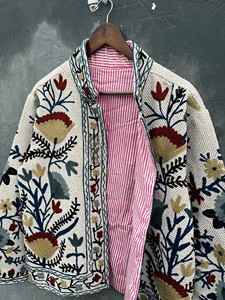 Veste en coton brodée Suzani faite à la main pour femmes, style traditionnel indien floral, style cachemire, veste d'hiver bohème, veste courte - Product Image 4