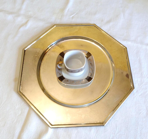 Magnífica Bandeja de Servicio Moderna de Acero Inoxidable Dorada, Diseño Indio Auténtico, para Eventos de Alta Gama, Ramadán - Product Image 3