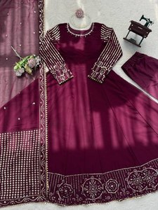 Traje de vestir con pantalón y dupatta de georgette sintético con bordado de hilo y lentejuelas - Product Image 6