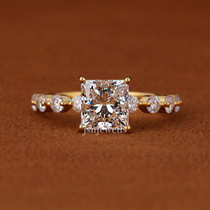 Anillo de Compromiso con Diamante Cultivado en Laboratorio, Corte Princesa, Banda de Oro de 14K con Pavé, Certificado IGI, Joyería de Boda - Product Image 3