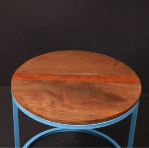 Taburete de madera duradero ideal para usar en cocinas, salas de estar o como asiento adicional para invitados - Product Image 1