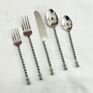 Juego de cubiertos de plata con mango hecho a mano, juego de cubiertos de acero inoxidable con diseño de flores, latón, en relieve, plateado - Product Image 4