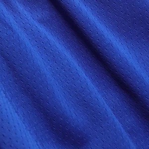 Tenue de sport ajustée classique à col en V pour le basketball, ensemble d'uniformes d'entraînement respirants avec design à bandes latérales - Product Image 5