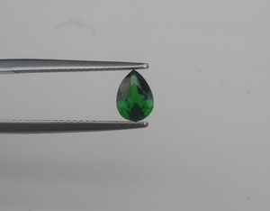 Gema de diópsido cromado verde AAA, Rusia, 7x5 mm - Product Image 1