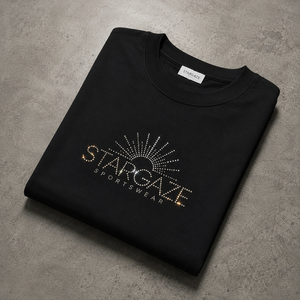 T-shirt noir à manches courtes pour homme Stargaze avec logo en strass, coupe classique, jersey décontracté en coton, col rond, prix abordable, personnalisable OEM - Product Image 2