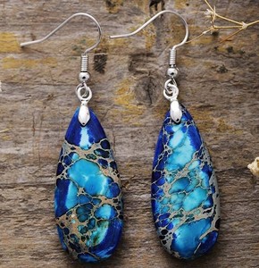 Boucles d'oreilles en résine écologiques faites à la main, motif bleu, crochet argenté, bijoux traditionnels, accessoire de mode, artisanat - Product Image 1