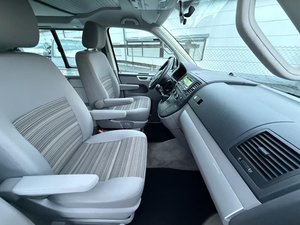 <span class=keywords><strong>Volkswagen</strong></span> <span class=keywords><strong>T5</strong></span> California Comfort Line usata del 2015, grigia, 140 CV, 4 cilindri, 4 porte, diesel, Euro 5, cambio manuale, guida a sinistra - Product Image 4