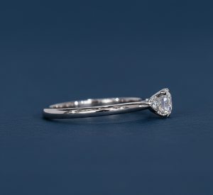 Anillo de Compromiso con Diamante Cultivado en Laboratorio de 0.53CT, Tres Piedras, VVS2, Certificado IGI, Oro Blanco de 14K, Bañado en Rodio, Anillo de Boda, Venta al Por Mayor - Product Image 3