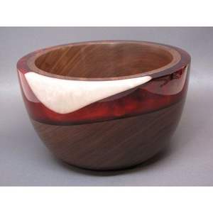 Bol moderne en bois et résine fait à la main pour servir des collations, artisanat en bambou et en bois - Product Image 1