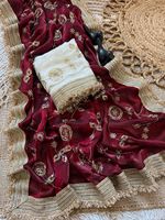 Sari indien traditionnel en soie satinée avec broderies et perles pour femmes, idéal pour les mariages et les tenues de fête tendance.