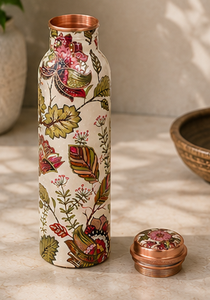 Bouteille d'eau artisanale en cuivre pur imprimée avec un motif floral, bouchon en cuivre étanche et finition élégante - Product Image 5