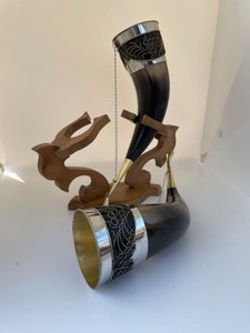 Custom Molding Silver Pattern Viking Horn Beer Horn With Wooden Holding <b>Stand</b> For Bar Restaurant at Reasonable Price by UO INDIA - Product Image 2