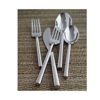 Couverts en métal Prestige : Accent de style culinaire conçu pour une coordination élégante de la table et un confort quotidien