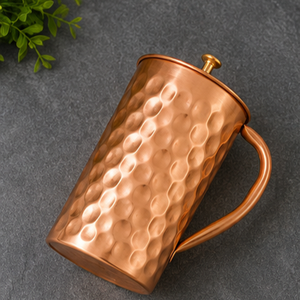 Carafe en cuivre martelé avec logo personnalisé, qualité alimentaire, en gros, avec couvercle anti-fuite, pour hôtels et restaurants - Product Image 3