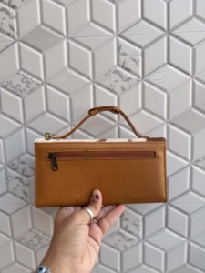 Nouvel Arrivage Portefeuille Pochette en Cuir de Vachette à Poils Couleur Marron Vente Chaude Cadeau pour Femme - Product Image 2