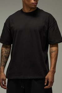 เสื้อยืดคอกลมแขนสั้นทรงปกติสำหรับผู้ชาย ผ้าฝ้ายเจอร์ซีย์ 100% ระบายอากาศได้ดี น้ำหนัก 220 กรัม  รับสกรีนลายตัวอักษรด้านหน้าตามแบบที่ต้องการ - Product Image 3