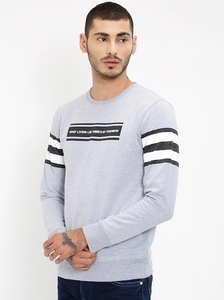 เสื้อสเวตเชิ้ตคอกลมสีเทาสำหรับผู้ชาย ทรงปกติ พิมพ์ลายโลโก้ แขนเสื้อลายทาง สวมใส่สบายๆ แบบสวมหัว ผ้าถักสำหรับฤดูใบไม้ร่วง ผ้าฝ้าย 100% - Product Image 6