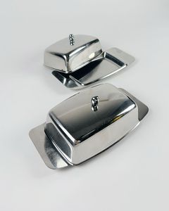 Beurrier en métal classique pour une décoration de cuisine traditionnelle, offrant un style intemporel et une protection fiable du beurre - Product Image 3