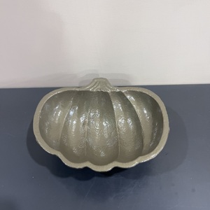 Bandeja Decorativa de Aluminio con Revestimiento Dorado, Diseño Moderno para Decoración del Hogar y Bodas - Product Image 3