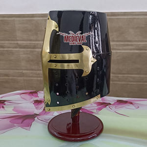 หมวกเหล็กนักรบสีดำลายกางเขนทองเหลือง สำหรับนักรบครูเสด ชุดเกราะสำหรับจัดแสดงและสวมบทบาทสมมติสำหรับผู้ใหญ่ - Product Image 4