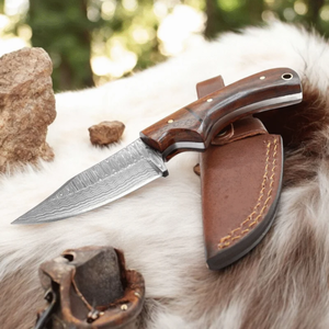 Couteaux de chasse en acier Damas faits à la main, lames fixes personnalisées, couteaux de camping d'extérieur avec manche ergonomique en bois et étui en cuir - Product Image 2