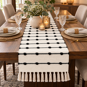 Camino de Mesa Bohemio Ecológico Hecho a Mano de Algodón con Pompones Negros y Borlas para Decoración del Hogar - Product Image 6