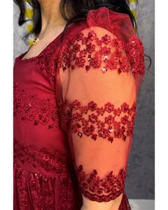 Vestido de diseñador estilo princesa con bordado de lentejuelas y flores, 46 pulgadas de largo, para compra al por mayor. - Product Image 2