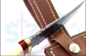 Couteaux de chasse Damas à prix réduit, couteau à lame fixe forgé, couteau de camping avec manche personnalisé en bois et laiton pour les détaillants - Product Image 5