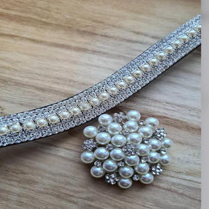 Venta al por mayor de buena calidad Classic Pearls & Clear Crystals piedras de marca cristales cadena de metal banda de frente de caballo de cuero hecha a mano - Product Image 4