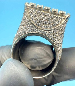 Bague de luxe pour homme en moissanite fabriquée en Inde, sertie de diamants brillants, pour mariage, fiançailles, cadeau pour homme, en vente - Product Image 6