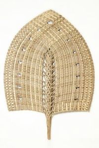 Abanico de mano ecológico tejido a mano con hojas de palma, abanico refrescante con forma de hoja de paja natural, estilo tropical bohemio, recuerdo para bodas y fiestas. - Product Image 2