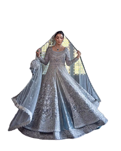 Robe de mariée pakistanaise haut de gamme bleu glace et or antique, richement ornée, avec sous-couche en Banarsi Jamawar - Product Image 3