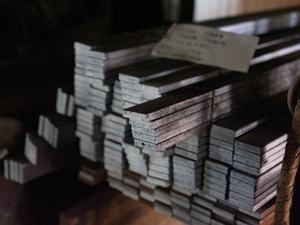 มีดทำครัว Tosa-uchihamono Gyuto สำหรับเชฟ ใบมีดเหล็กกล้าคาร์บอน ด้ามไม้ ใช้ได้ทั้งมือซ้ายและขวา เป็นมิตรกับสิ่งแวดล้อม ผลิตจากเหล็กตีขึ้นรูป ผลิตในญี่ปุ่น - Product Image 3