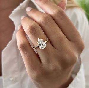 Bague de fiançailles solitaire pour amoureux en or 14 carats avec diamant de laboratoire taille poire de 3,0 carats serti à griffes, certifiée IGI, de luxe, pour mariage - Product Image 1
