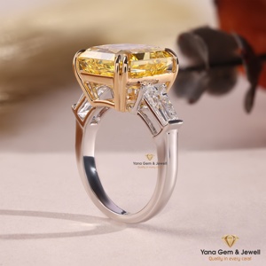 แหวนทองคำแท้ 14K ประดับเพชร CVD แล็บโกรว์ 7.00 กะรัต รับรองโดย IGI ทรงเรเดียนท์คัท ดีไซน์ทันสมัยสำหรับผู้หญิง ความใส VS2 สีเหลืองสดใส - Product Image 3