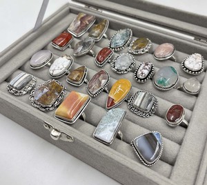Anillos de latón con gemas variadas, hechos a mano, con engaste de bisel plateado, lote a granel, para uso diario - Product Image 3