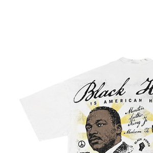 Camiseta de Hombre con Estampado de Historia Negra, Manga Corta, Serigrafiada, 100% Algodón, Corte Regular Formal, Cuello Alto, Diseño con Logotipo Frontal - Product Image 2