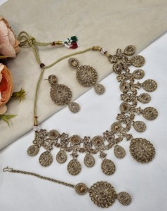 Ensemble de bijoux 3 pièces pour femmes, pierres précieuses ovales et en forme de poire, collection de bijoux de créateur, style ethnique, pour occasions spéciales. - Product Image 4