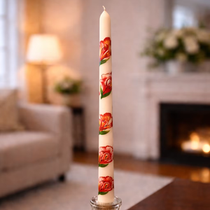 Bougie conique rose peinte à la main de qualité supérieure, magnifique illustration florale rouge-orange avec accents de feuilles vertes, sans fumée, décoration de Noël pour la maison - Product Image 1