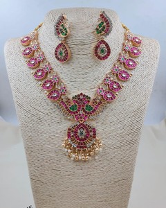 Collar de Diseño con Motivo de Pavo Real y Pendientes a Juego, Conjunto de Joyería Chapada en Oro, Colección de Joyería Tradicional - Product Image 1