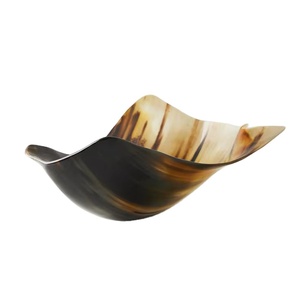 Bol à salade en corne de buffle avec surface lisse et bol de service à charcuterie en corne de bœuf naturelle avec des variantes de grain de corne uniques - Product Image 1