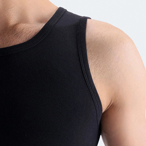 Débardeur court slim fit pour homme en coton extensible sans manches, idéal pour la musculation, le fitness, le style décontracté estival et le streetwear basique. - Product Image 3