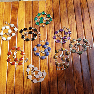 กำไลข้อมือประดับพลอยหลากสีทรงปริซึม งานแฮนด์เมด ทองเหลืองรูปไข่ คริสตัลเชื่อมต่อกัน สไตล์โบฮีเมียน เครื่องประดับสำหรับทุกเพศ เหมาะสำหรับงานปาร์ตี้ - Product Image 3