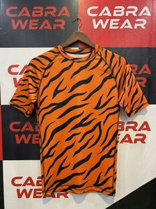 Cabra Wear - Rashguard à manches courtes pour homme, motif rayures de tigre orange, 100% polyester, séchage rapide, UPF50, pour entraînement de Jiu Jitsu et MMA - Product Image 3
