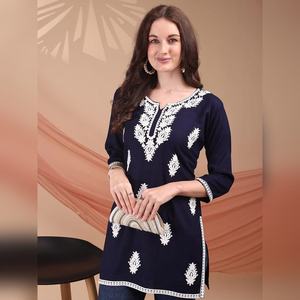 Kurta courte pour soirée d'hiver en pur coton avec broderies riches, mode féminine moderne, vente en gros à bas prix - Product Image 6